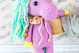 shy-unicorn-amigurumi-free-pattern-2020